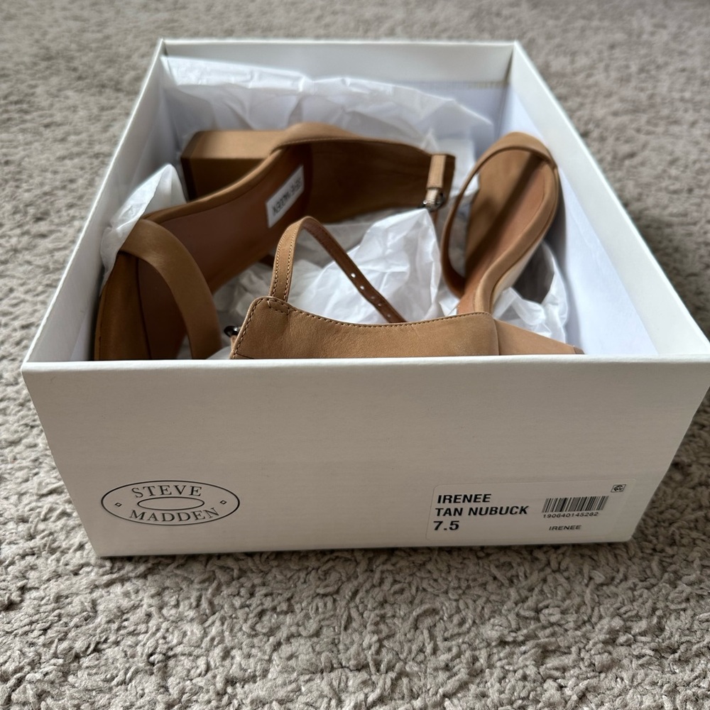 Steve Madden Irenee tan nubuck size 7.5, new in box